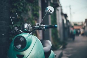 自動車保険・ファミリーバイク特約・人身傷害型・自損型・通勤・盗難・車両保険・保険料・必要・年齢・自転車