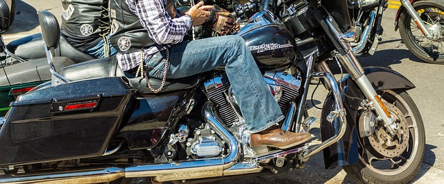 御三家の年齢条件を比較・バイク保険 評判｜チューリッヒ･アクサダイレクト･三井ダイレクト