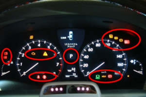 4分解説 車 水温警告灯 赤のマークはオーバーヒートの意味