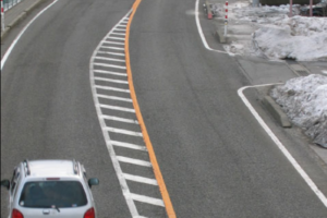 ゼブラゾーン・導流帯・走行・事故・過失割合・中央線・正式名称・停車・標識・道路交通法