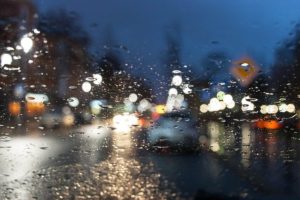 車・ライト・まぶしい・対向車・夜間・雨の日・雪の日・対策・ナイトサングラス・サンバイザー