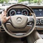 車のハンドルをまっすぐにする方法